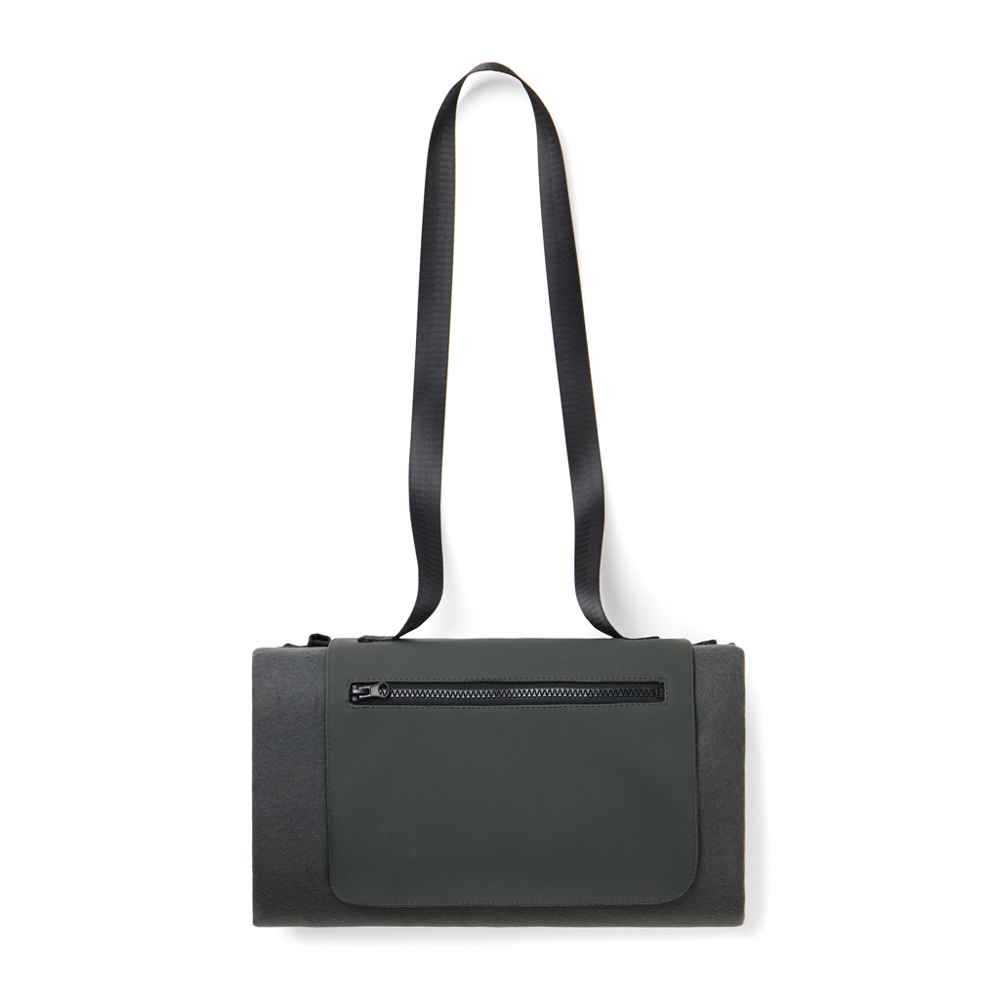 grün (± PMS 19-0414 TPG)